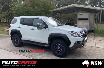 ISUZU MU X CLIFF MATTE BLACK